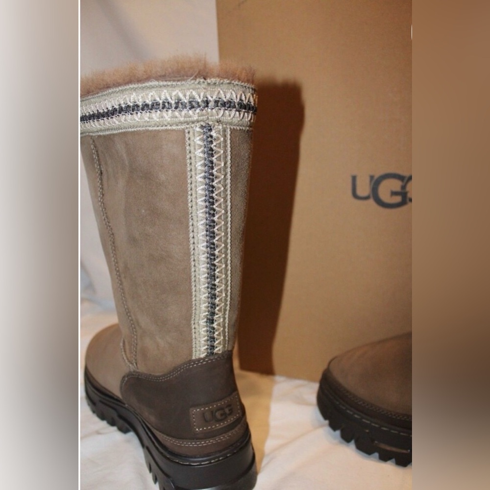 UGG®Classic Tall Trail Gaze Waterproof
Boot (Women)  NWB
Color : HICKORY - Picture 12 of 13